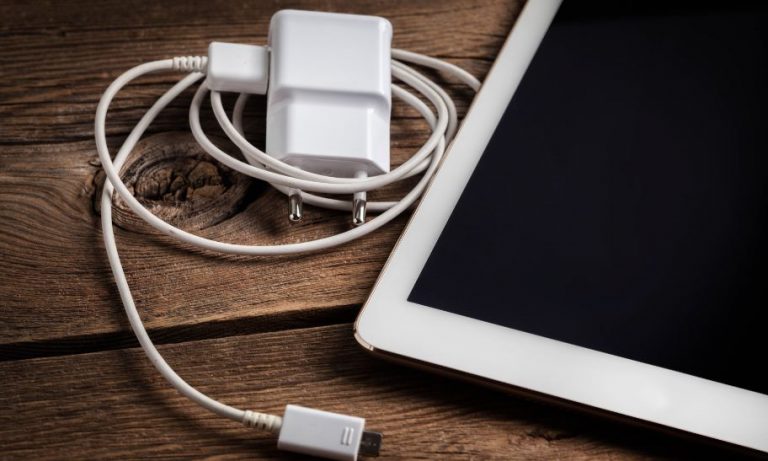 Launching Your Mobile Charging Cable Business in Pakistan with the Booker App